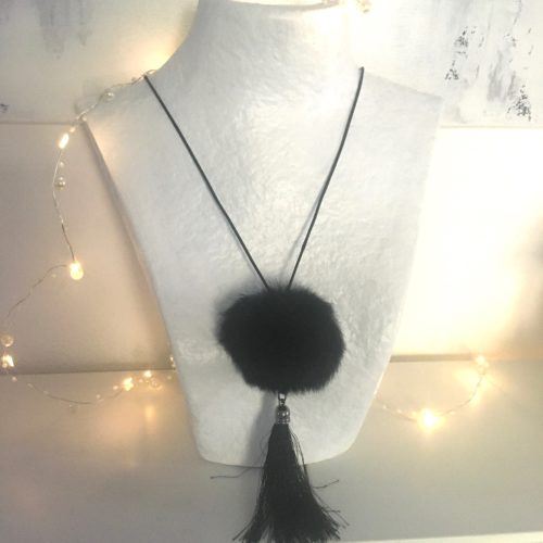 collier pompon col11